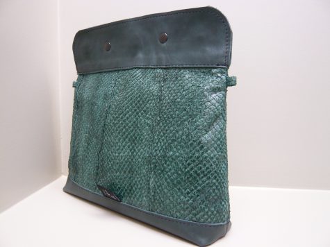 Workshop basis tas maken van leer 1 dag Zalmleer schoudertas clutch groen L1070935 475x356 - Workshop basis tas maken van leer 1 dag -