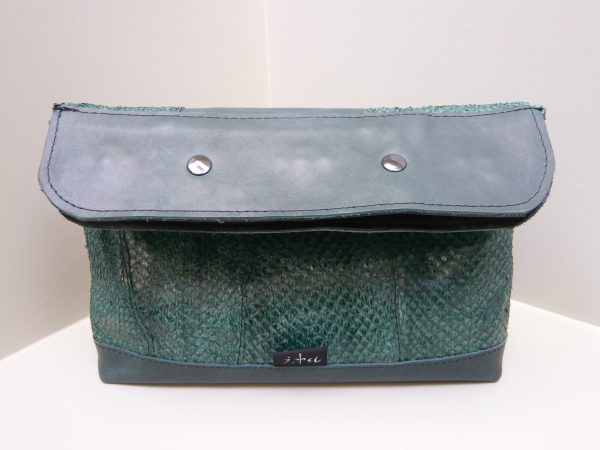 Zalmleer schoudertas clutch groen