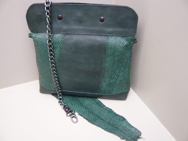 Zalmleer schoudertas clutch groen