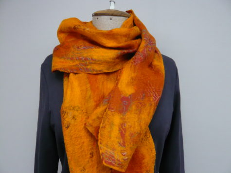 Vilten Grijze jurk viltensjaal Iracouture L1090736 475x356 - Vilten -