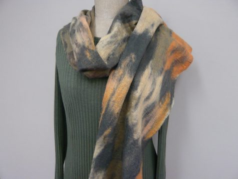 Workshop wol vilten op chiffon zijde Raglanjurk groen Iracouture L1090805 475x358 - Workshop wol vilten op chiffon zijde -