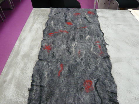 Workshop wol vilten op chiffon zijde Vilt workshop 01 2020 L1090788 475x356 - Workshop wol vilten op chiffon zijde -