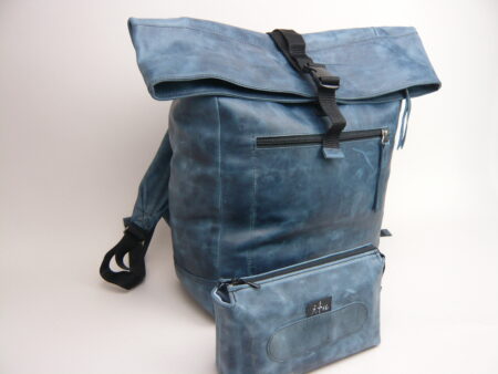 Blauwe leren rugtas L1100800 450x338 - Home -