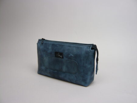 Blauwe leren toilettasje L1100808 450x338 - Home -