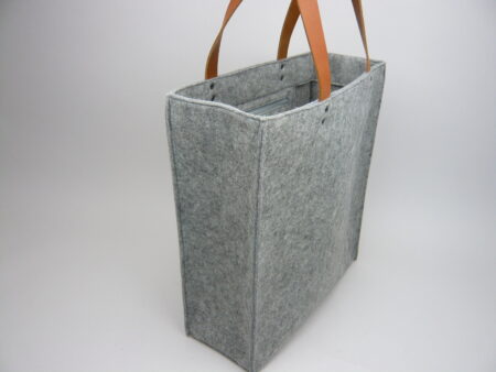 Grijze Vilttas L1100818 450x338 - Home -