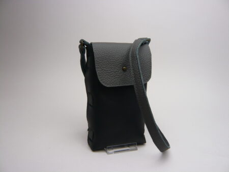 Telefoontasje zwart grijs leer L1100857 450x338 - Home -